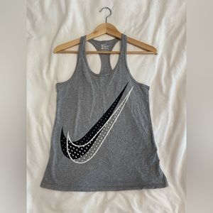 NIKE BRAND WORK OUT TOP SLEEVELESS LOOSE GRAY